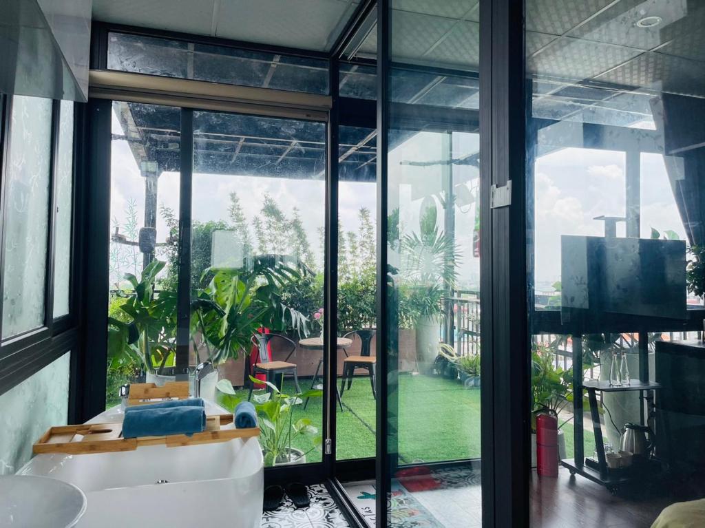 Happy House- Studio Apartment