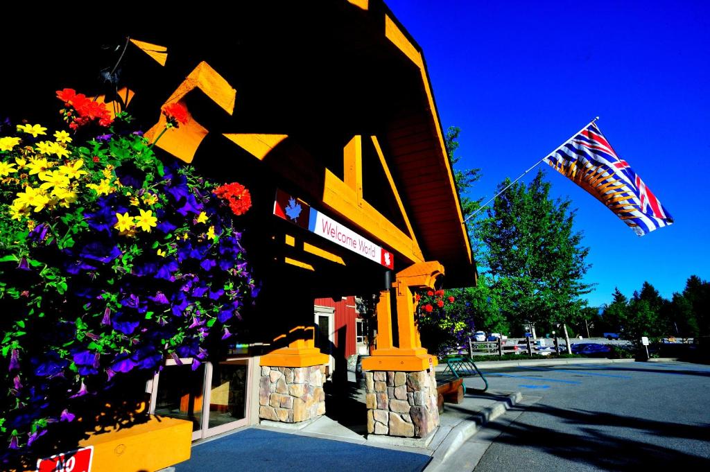 Pemberton Valley Lodge photo 1