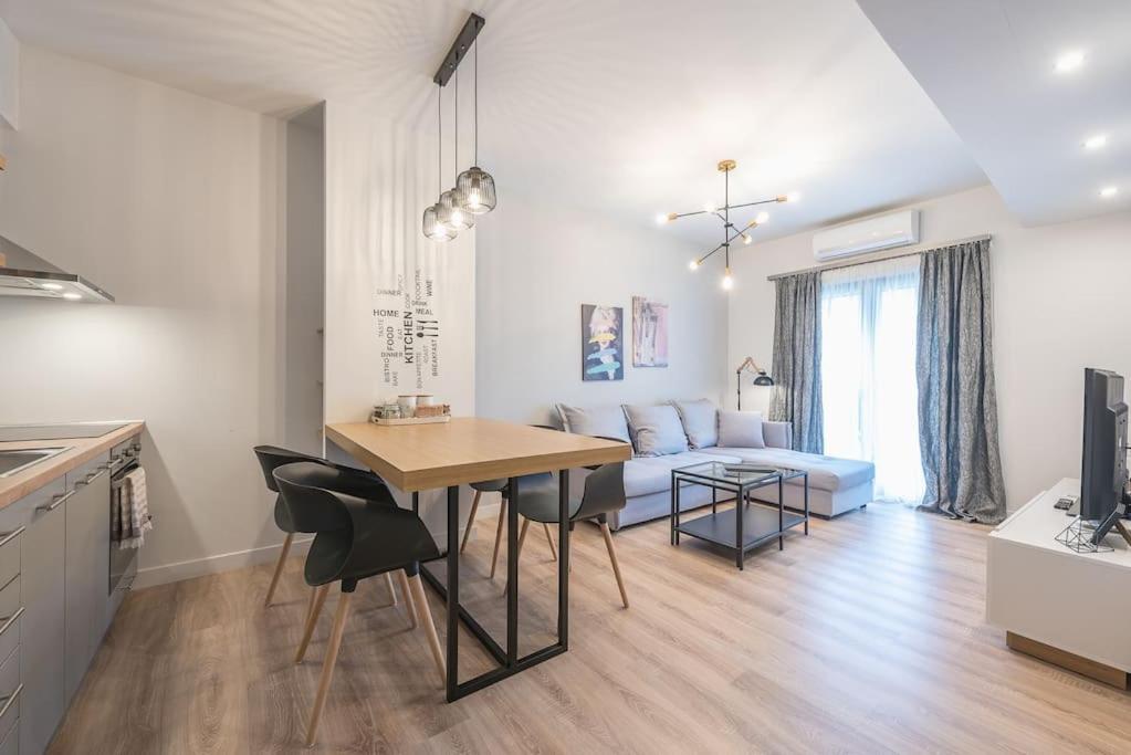 Superior Apartment in Gazi with Rooftop Acropolis View Access - Tap to explore photos