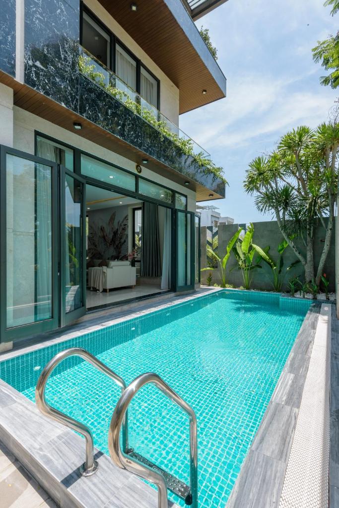 May Crystal Villa 5BR private pool near the beach