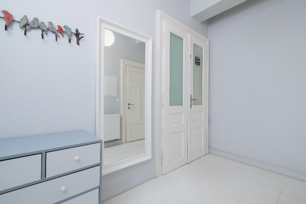 Ilma Suite - 2BR Apartment - Main Square - Tap to explore photos