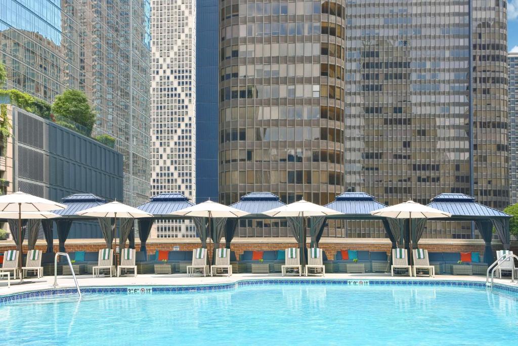 DoubleTree by Hilton Chicago - Magnificent Mile image