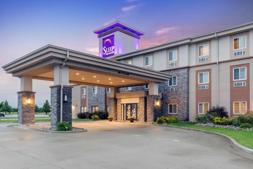 Sleep Inn & Suites Grand Forks Alerus Center image