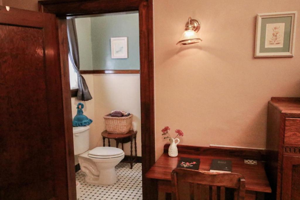 Сьюит (Суперлюкс с кроватью размера «queen-size»), The Edgewater Hotel