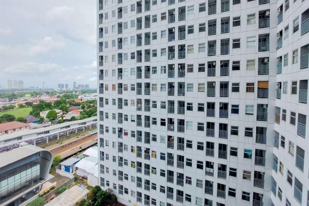 Restful and Comfortable Studio Serpong Garden Apartment By Travelio