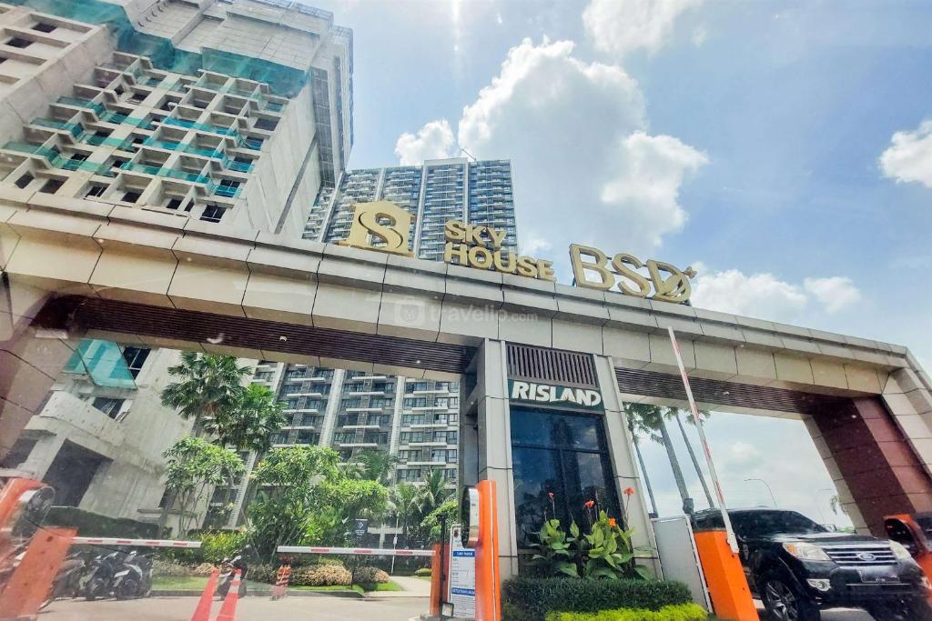 Best Deal and Cozy 2BR Sky House BSD Apartment near AEON Mall By Travelio, Tangerang