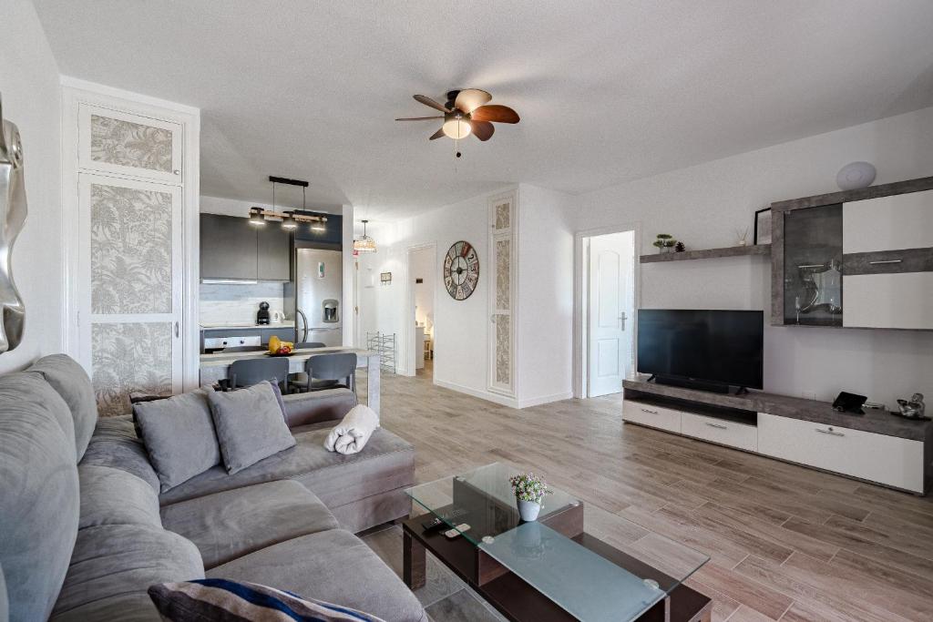 Balcon Smart Home Hi-End Services Media Streaming - Tap to explore photos