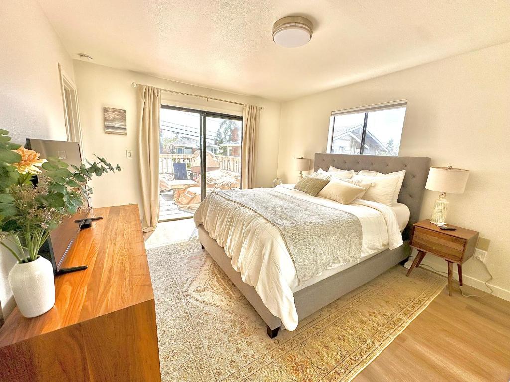 Chic & Cozy Oakland Getaway! image