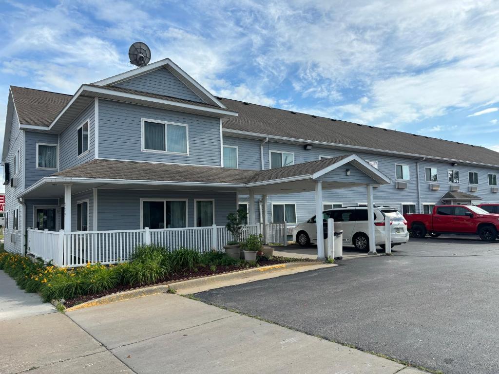 Days Inn by Wyndham Ames image