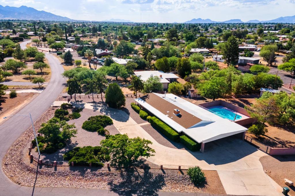 Luxe 4BR 2BTH l Pool & Grill l Central Location l Mountain View l Family Vacation l RV Site image