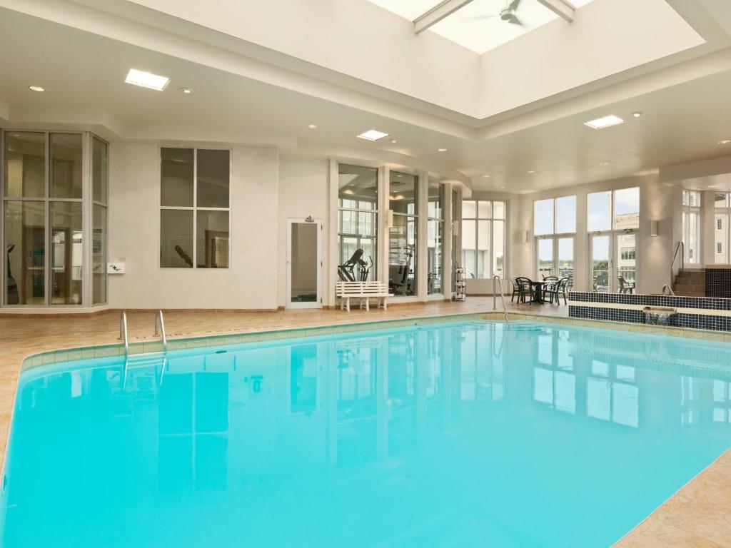 Travelodge by Wyndham Niagara Falls Fallsview photo 3