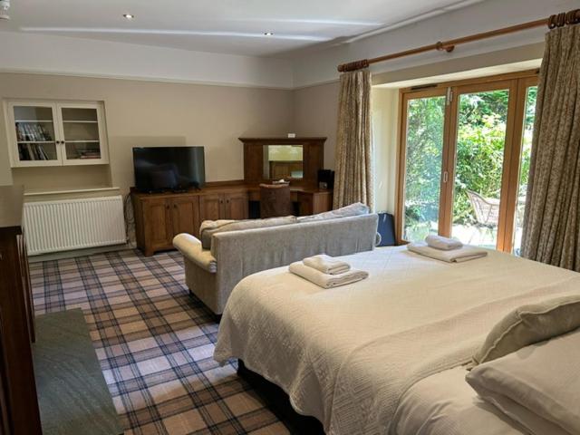 Yewfield Self Catering Apartments - Tap to explore photos