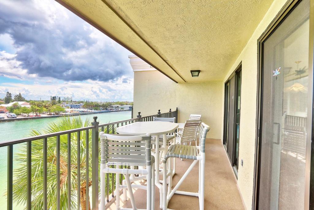Land's End 4-401 Bay Front - Premier image