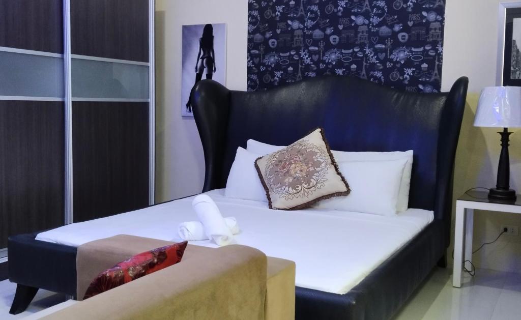 Jack Kandi Grosvenor Square Room Type - Deluxe Studio