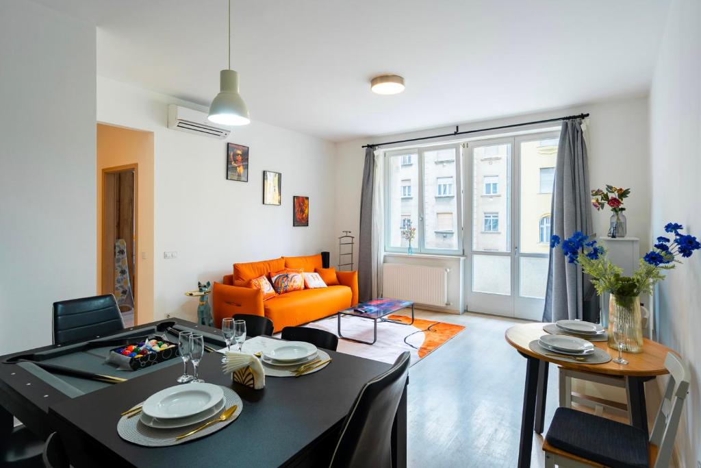 J Home - Designer Apartment near Buda Castle - Sleeps 6 - 12 with next door, Budapest