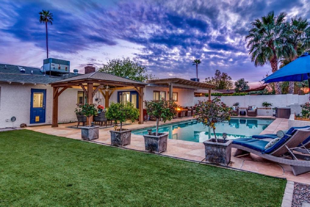 Relaxing Old Town Scottsdale desert oasis awaits image