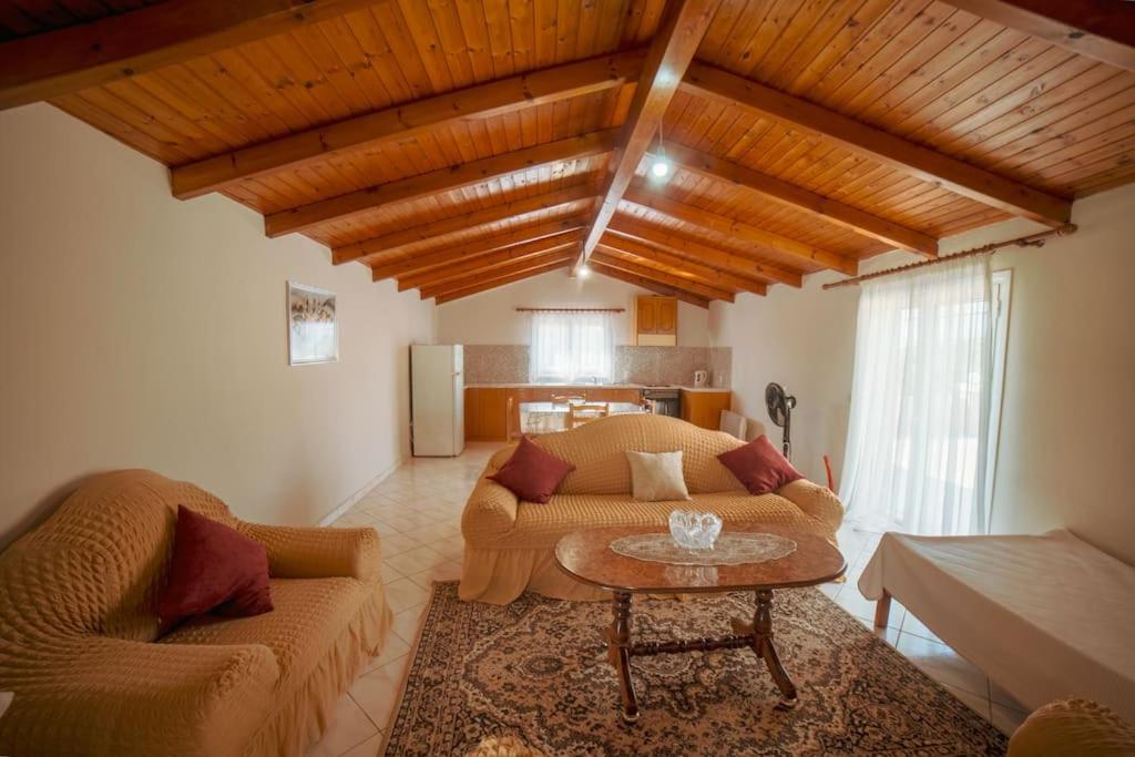 Cozy loft Big balcony all comfort Near Sarandë photo 2