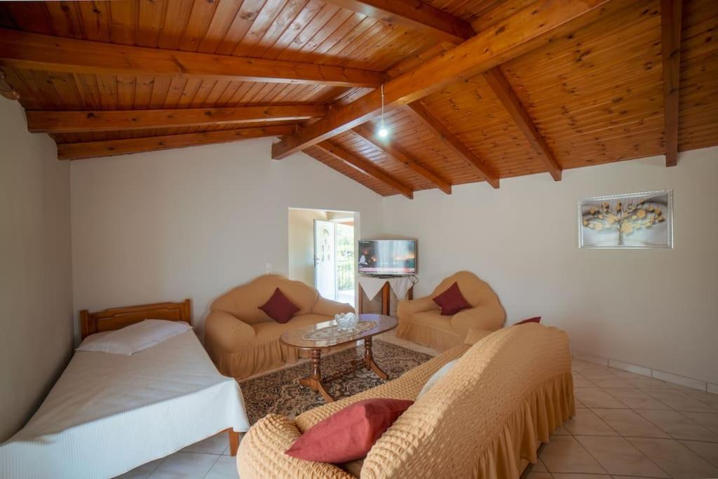 Cozy loft Big balcony all comfort Near Sarandë photo 3
