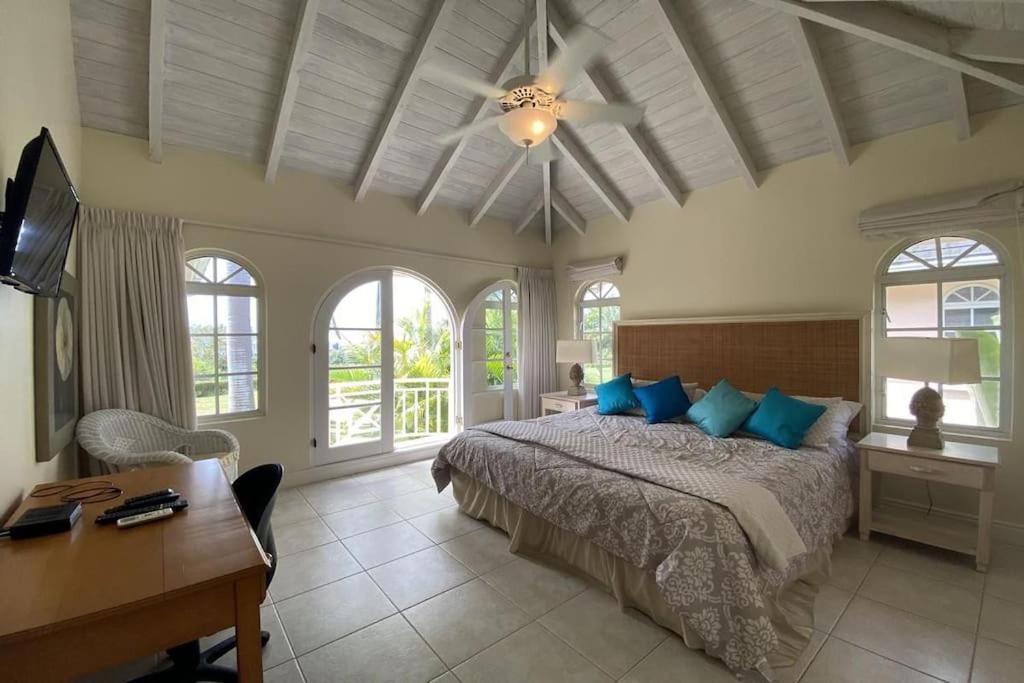 Luxury 3 Br 3 Bth Townhouse in Gated Community photo 2