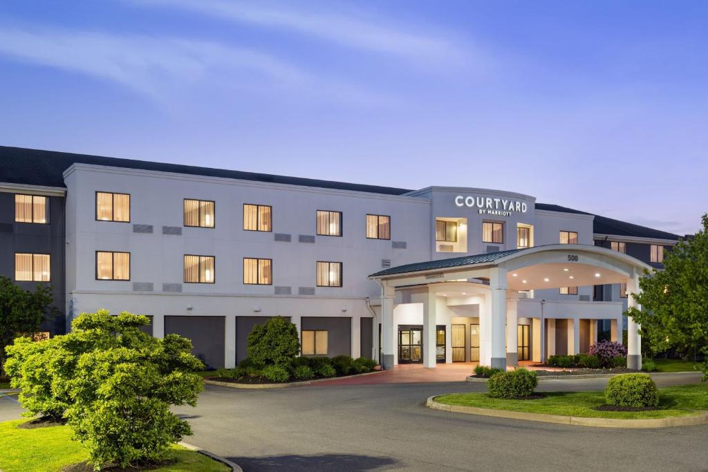 Courtyard by Marriott Kingston image
