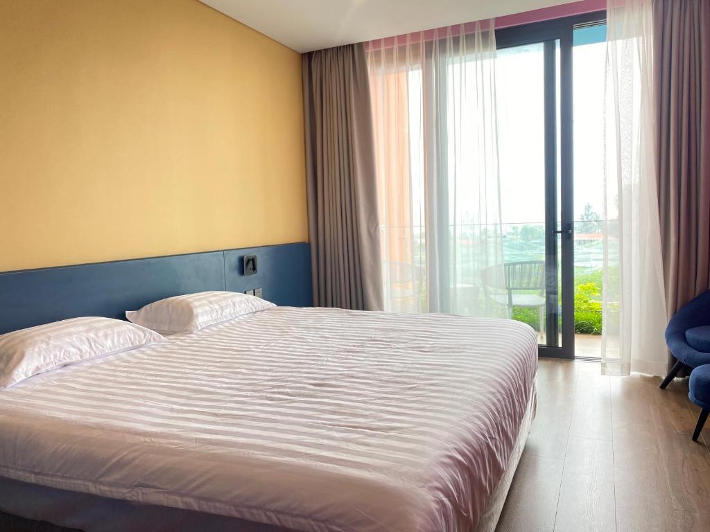 Flamingo Linh Trường Ivy House