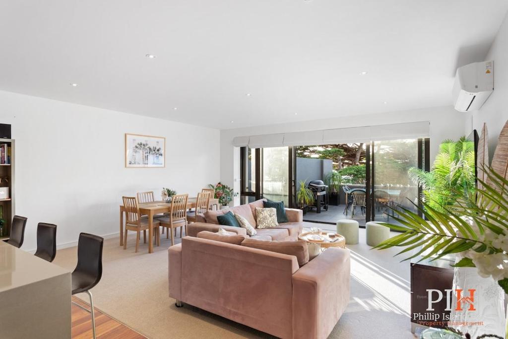 Penthouse Waterfront Apt Sleep 4 photo 2
