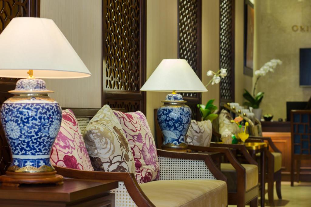 Khách sạn Oriental Suites 