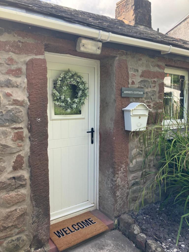 Annie's Cottage - Tap to explore photos