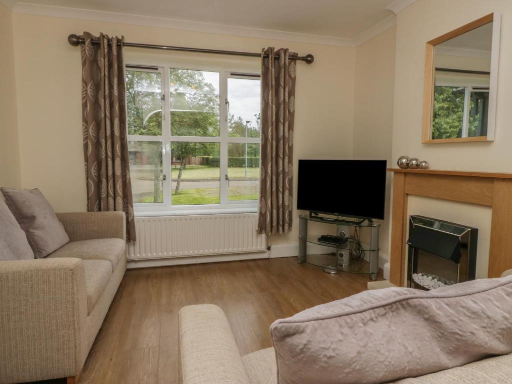 Jubilee Two Bedroom House Pet Free Baby Friendly - Tap to explore photos