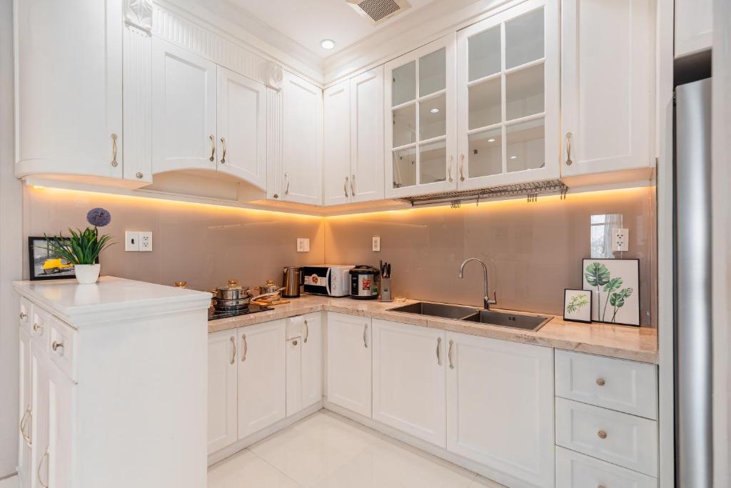 Spacious 4BR apat at Saigon Centre with pool, supermarket, view