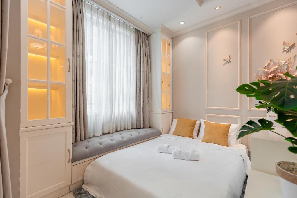 Spacious 4BR apat at Saigon Centre with pool, supermarket, view