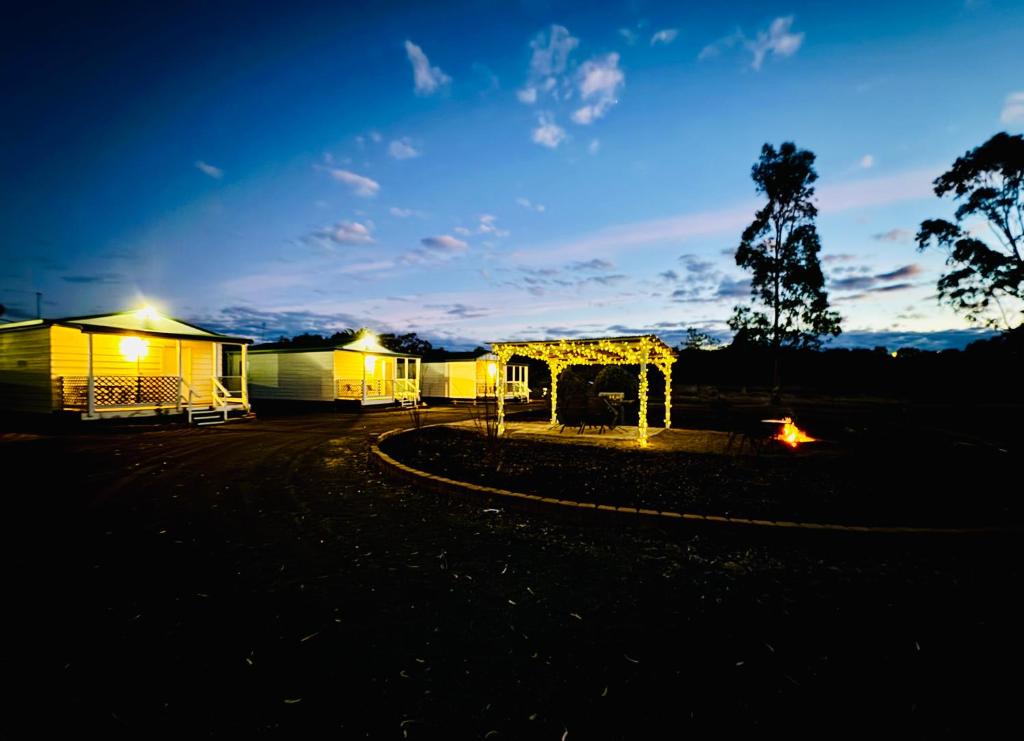 Junee Motor Inn - Tap to explore photos