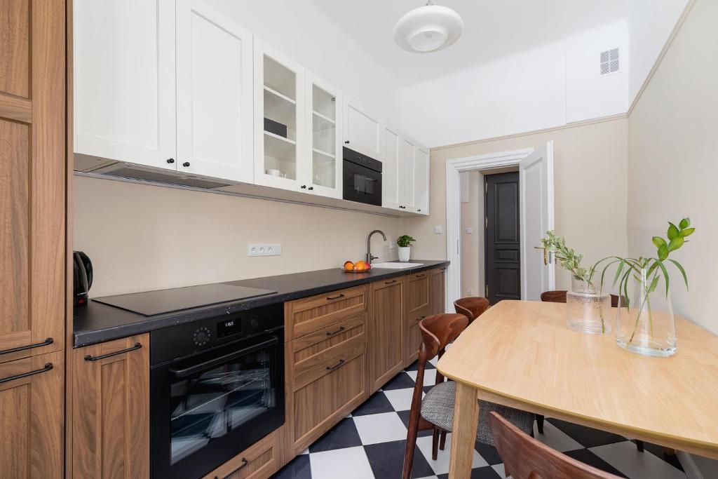 Cozy Cashmere 2BR for 6 - Kazimierz - Tap to explore photos
