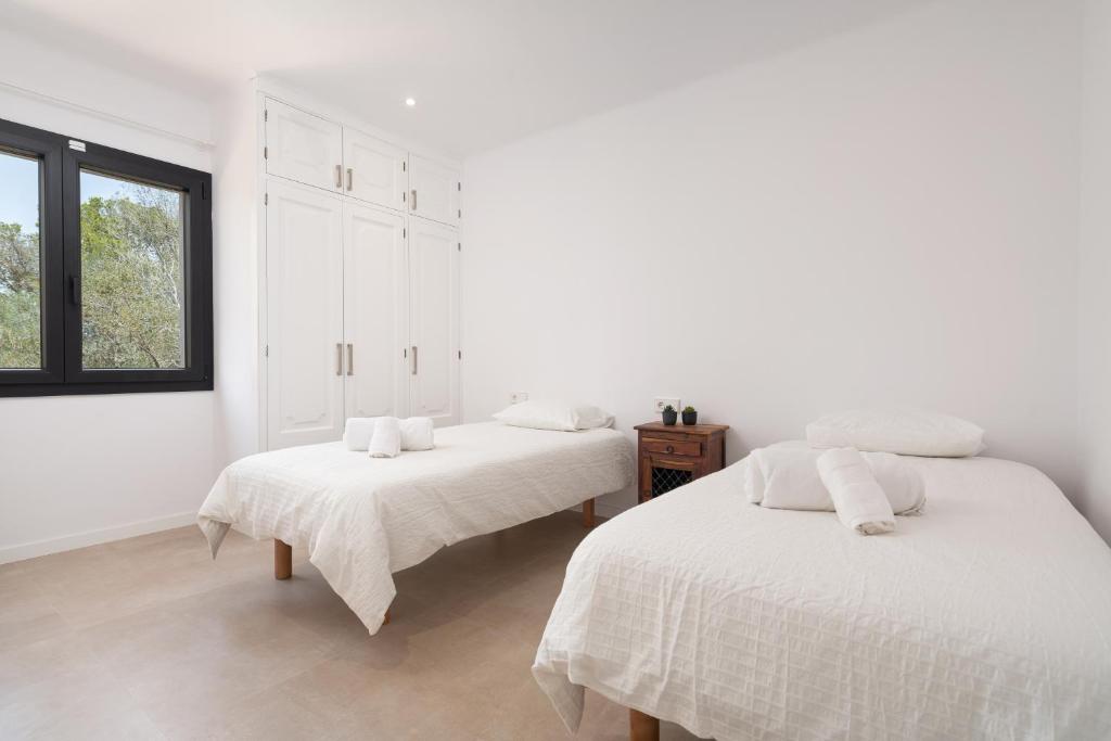 NEW! Villa Ses Rotes, Cala Sa Nau, Mallorca - Tap to explore photos