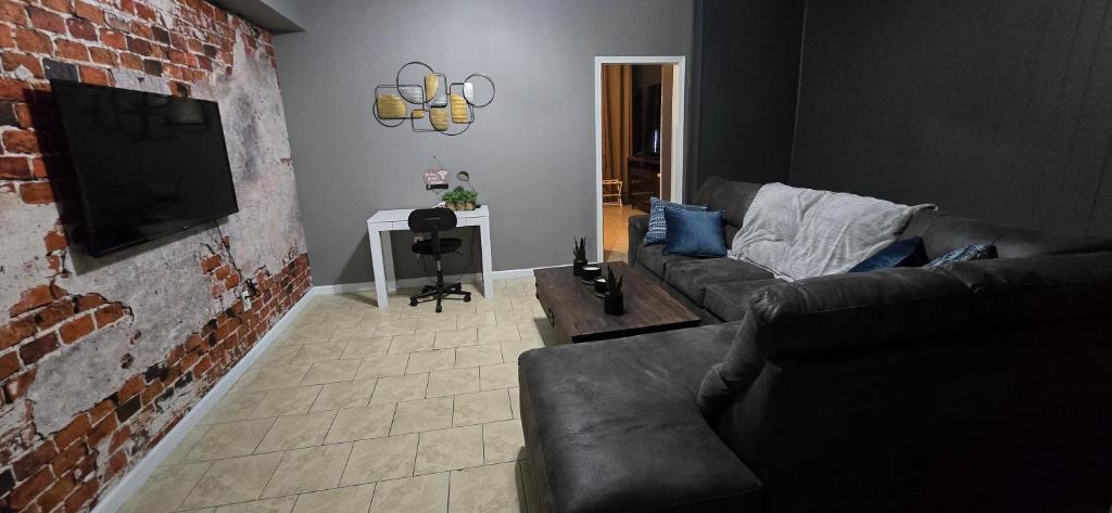 Cozy condo in Shockoe Bottom with bars and restaurants at the doorsteps image