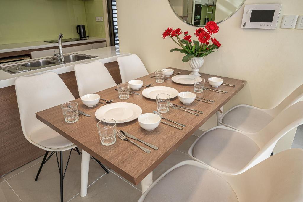 Double N Apartment - Near Ben Thanh Market - Free Pool, Gym - Riverside View