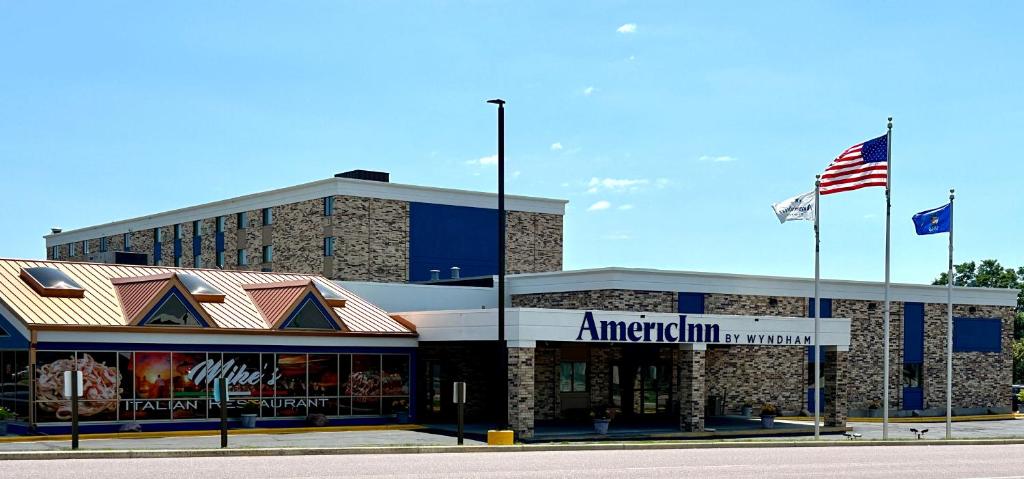 AmericInn & Suites By Wyndham Baraboo Event Center image