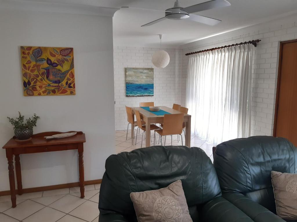 Fifth Green Apartments photo 3