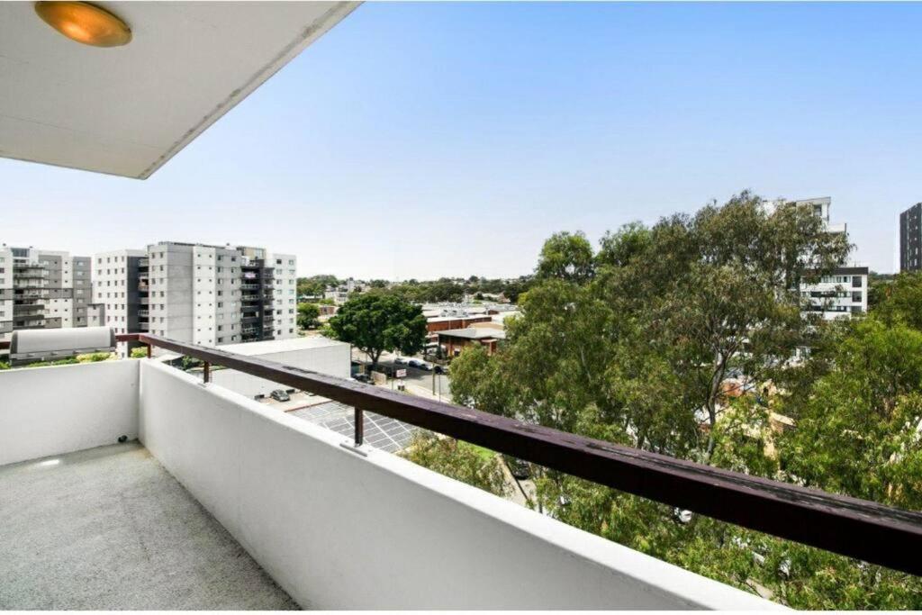 Spacious Apartment Oasis photo 3