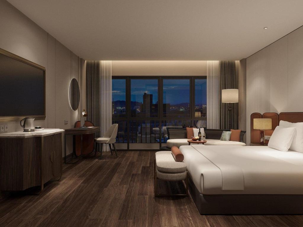 Le Premier Hotel