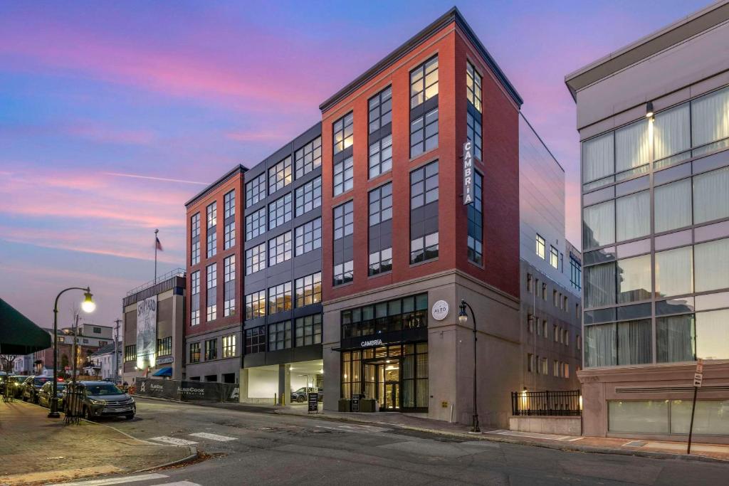 Cambria Hotel Portland Downtown-Old Port image
