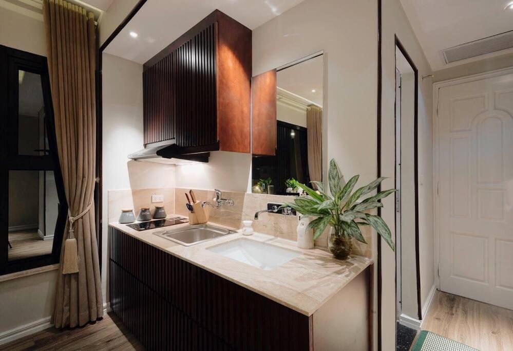 2 Beds Apartment - Elevator- nearby Old Quarter