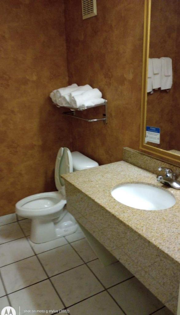 Quality Inn & Suites Somerset Room Type - Queen Room with Two Queen Beds - Non-Smoking