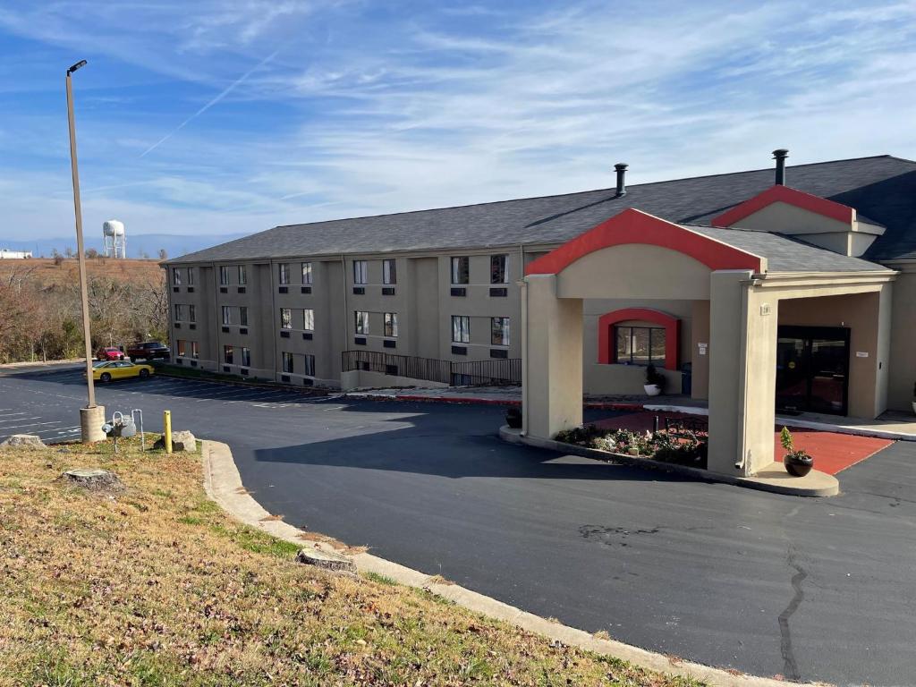 Red Roof Inn Branson image