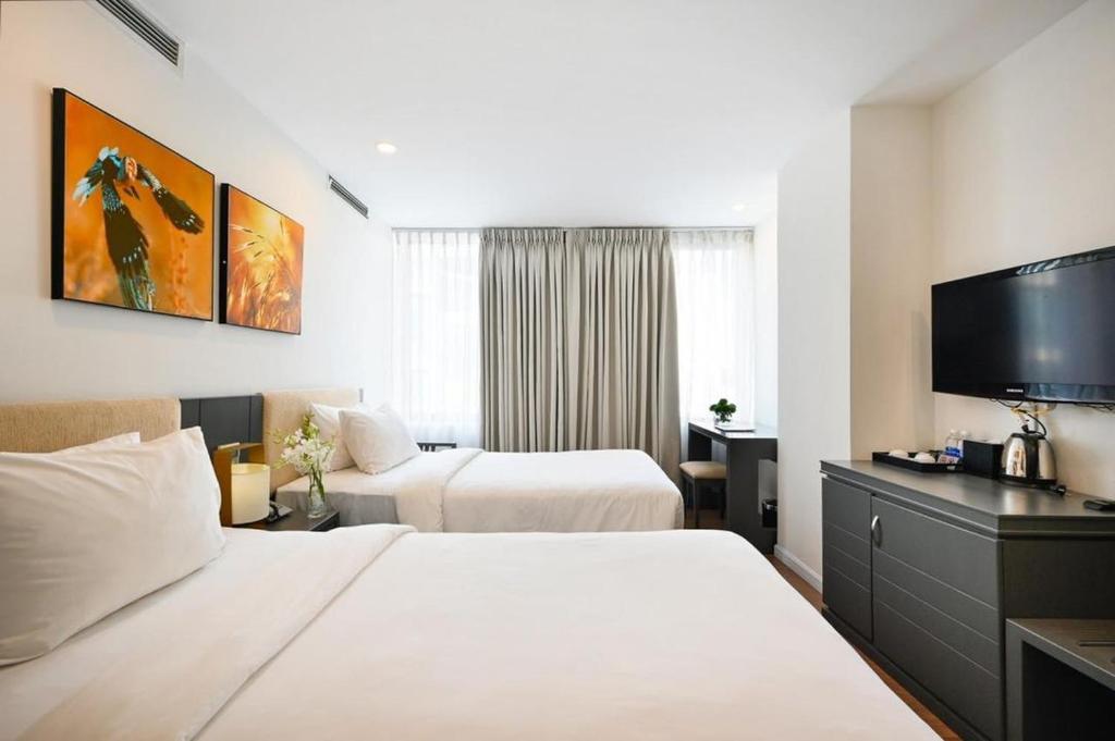 The Louis Hotel & Business