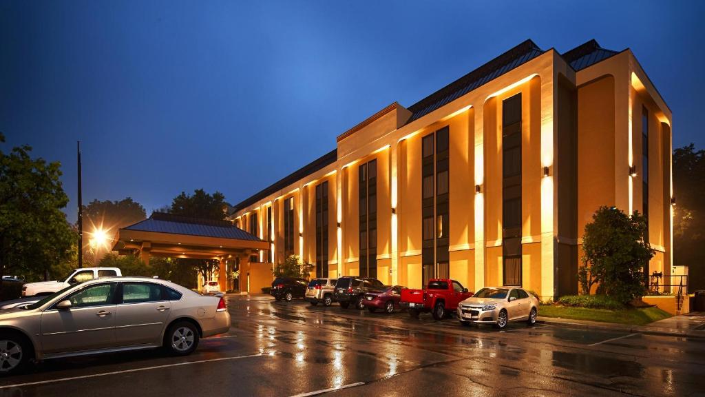 Days Inn by Wyndham Englewood Dayton Airport image