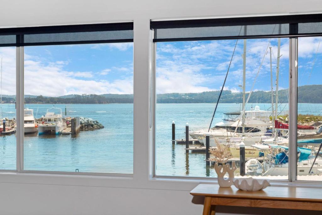 Harbour Marina - Absolute waterfront apartment photo 2