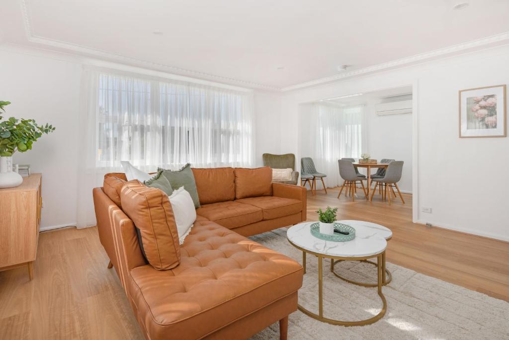 Fairways 14 - spacious home in town centre photo 4