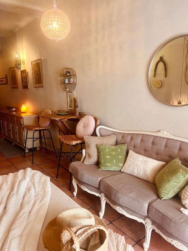 Studios ECO - SUITES Corredera 15 - Tap to explore photos