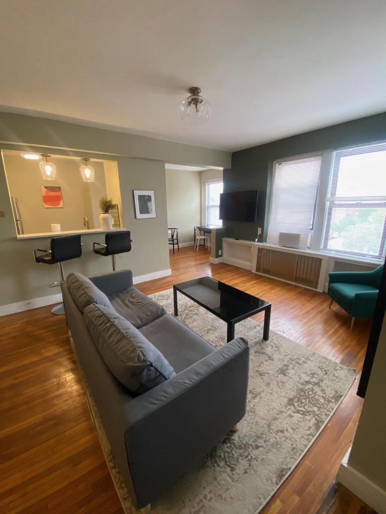 Studio Near Forest Park BJH STL Zoo image